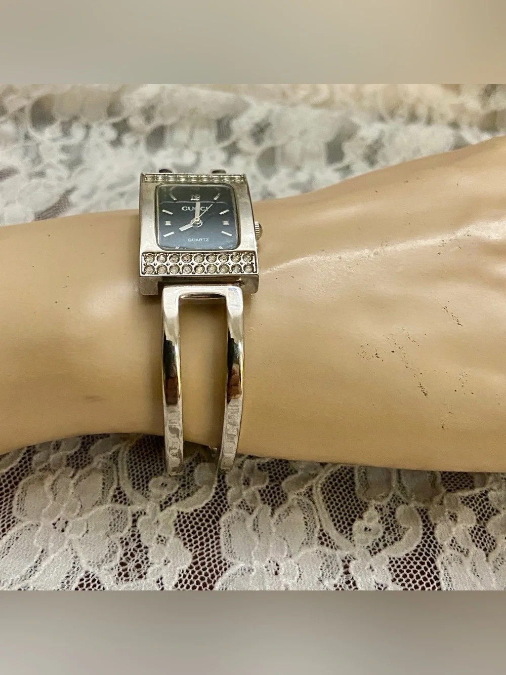 Gucci 90001 Quartz Silver Tone with Rhinestones Bangle Ladies Watch